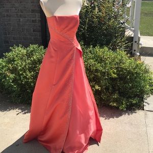 Size 2 David's Bridal Strapless Prom Dress